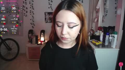 Snapshot of sunset_pienk chatting on 11.13.25 Sunset online show from 11.13.25