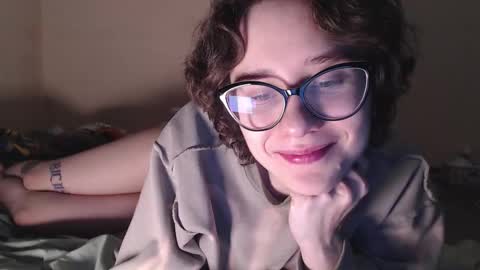 Snapshot of sunshinehella chatting on 11.06.25 Hella online show from 11.06.25