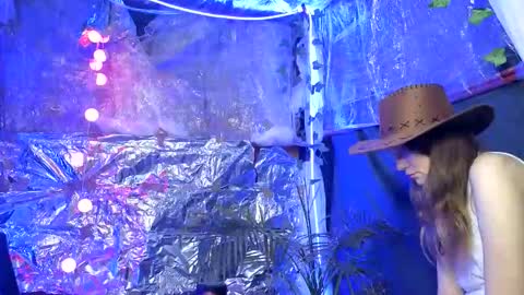 Snapshot of super_jony chatting on 10.17.25 super jony and Marta GMT 1300-1800 every day online show from 10.17.25