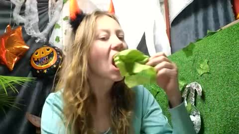 Snapshot of super_jony chatting on 10.31.25 super jony and Marta GMT 1300-1800 every day online show from 10.31.25