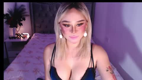 Snapshot of superh0tangelxx chatting on 02.04.25 CARMINA online show from 02.04.25