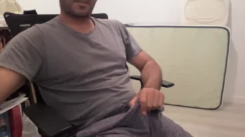 Snapshot of surftravel chatting on 02.13.25 surftravel online show from 02.13.25