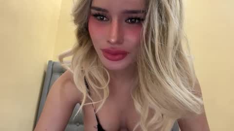 Mia online show from 01.14.26