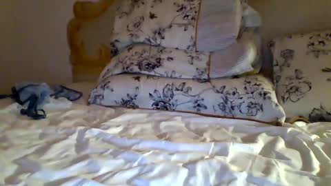 Snapshot of surrogate_play chatting on 01.01.25 surrogate_play online show from 01.01.25