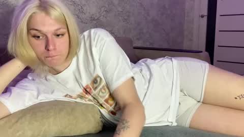 Snapshot of susan228 chatting on 10.15.25 Vladiva online show from 10.15.25