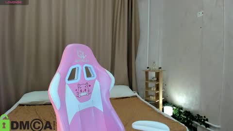 Annie online show from 11.26.25