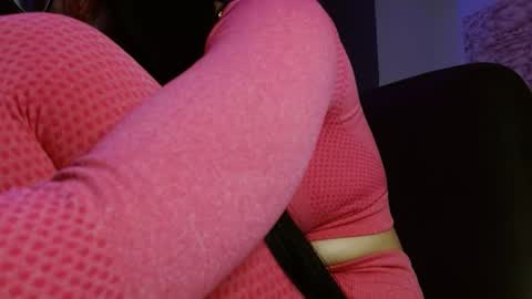 Snapshot of susana_hank chatting on 02.13.25 susana online show from 02.13.25