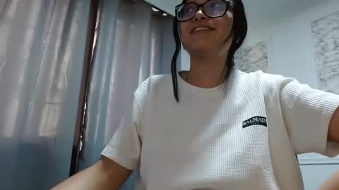 Snapshot of susana_hank chatting on 02.17.25 susana online show from 02.17.25