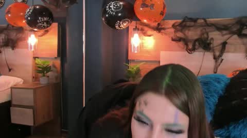 Snapshot of susanadams1 chatting on 10.31.25 Susan online show from 10.31.25