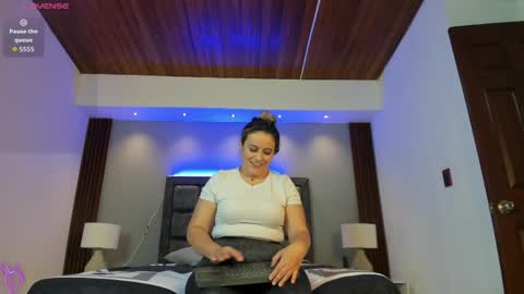 Snapshot of susann_ross chatting on 03.26.26 Susan Everyday From 0530 to 1430 Col Time online show from 03.26.26