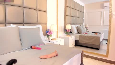 susanthomass online show from 09.26.25