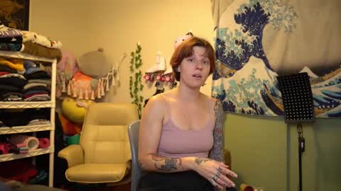 Snapshot of sushifox chatting on 10.22.25 online show from 10.22.25