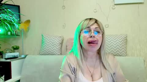 SusieNoreen online show from 03.07.25