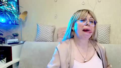 SusieNoreen online show from 03.07.25