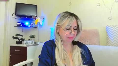 SusieNoreen online show from 10.12.25