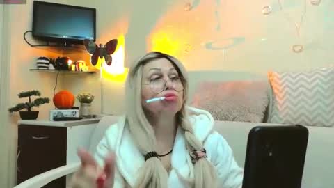 SusieNoreen online show from 11.03.25