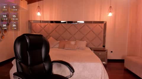 Snapshot of sussanelliot chatting on 09.30.25 Sussan online show from 09.30.25