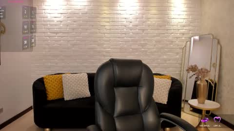 Snapshot of sussanelliot chatting on 10.19.25 Sussan online show from 10.19.25