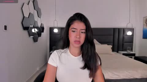 Snapshot of sussanelliot chatting on 10.23.25 Sussan online show from 10.23.25