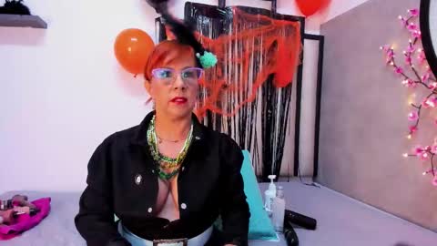 Snapshot of sussanmilf_ chatting on 10.31.25 sussanmilf online show from 10.31.25