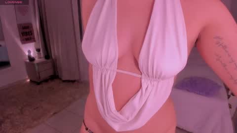 Snapshot of sussy_bell_ chatting on 05.08.26 sussy_bell_ online show from 05.08.26