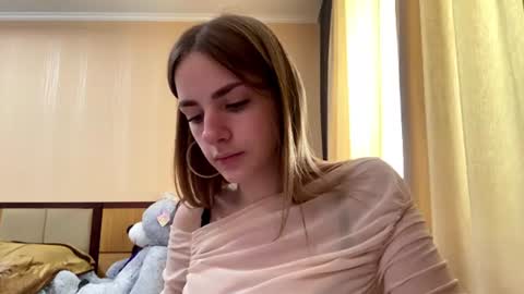 Snapshot of suzannetigerino chatting on 06.13.26 Emila online show from 06.13.26