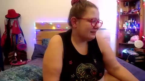 Snapshot of suziestardust chatting on 02.04.26 suzie stardust online show from 02.04.26