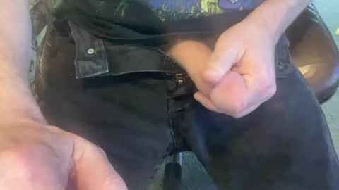 Snapshot of svscruz831 chatting on 01.06.25 VersDad55 online show from 01.06.25