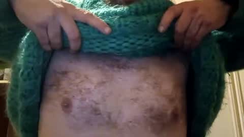 Snapshot of sweaterboy666 chatting on 12.04.24 sweaterboy666 online show from 12.04.24