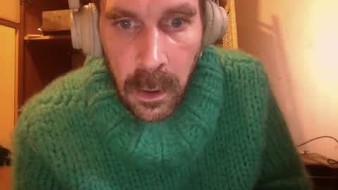 Snapshot of sweaterboy666 chatting on 01.22.25 sweaterboy666 online show from 01.22.25