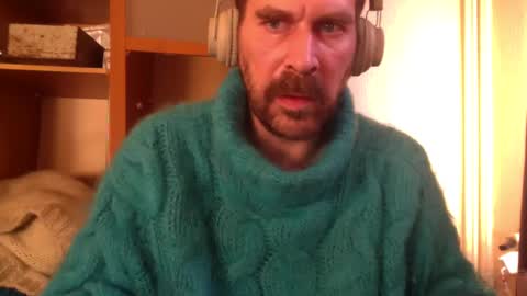 Snapshot of sweaterboy666 chatting on 01.27.25 sweaterboy666 online show from 01.27.25