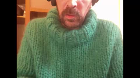 Snapshot of sweaterboy666 chatting on 01.28.25 sweaterboy666 online show from 01.28.25