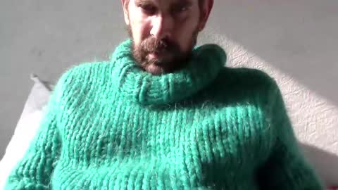 Snapshot of sweaterboy666 chatting on 02.12.25 sweaterboy666 online show from 02.12.25