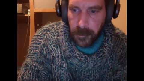 Snapshot of sweaterboy666 chatting on 02.14.25 sweaterboy666 online show from 02.14.25
