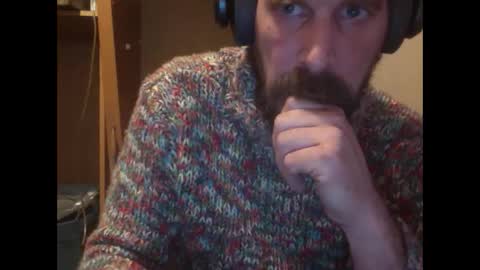 Snapshot of sweaterboy666 chatting on 02.14.25 sweaterboy666 online show from 02.14.25