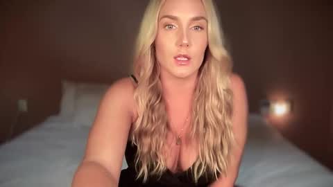 Snapshot of swedish_candii chatting on 10.14.25 Swedish Candii online show from 10.14.25