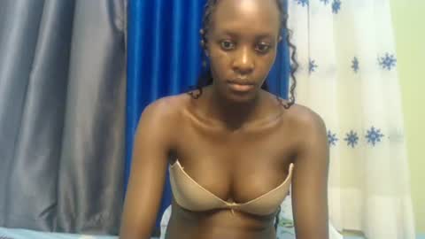 Snapshot of sweet69petyte chatting on 12.14.24 Petite Queen online show from 12.14.24