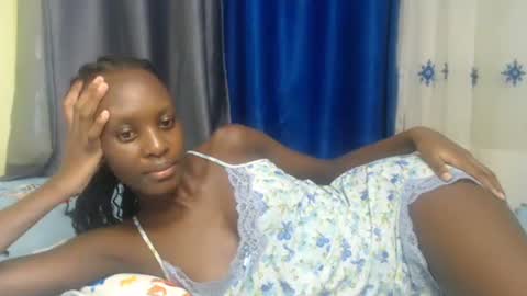 Snapshot of sweet69petyte chatting on 12.14.24 Petite Queen online show from 12.14.24