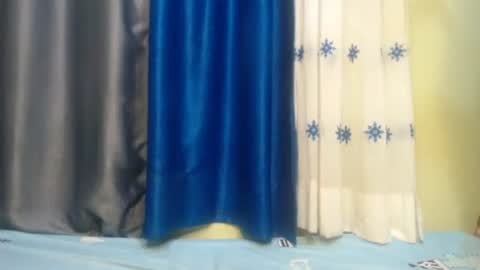 Snapshot of sweet69petyte chatting on 12.15.24 Petite Queen online show from 12.15.24