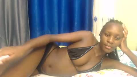 Snapshot of sweet69petyte chatting on 12.16.24 Petite Queen online show from 12.16.24