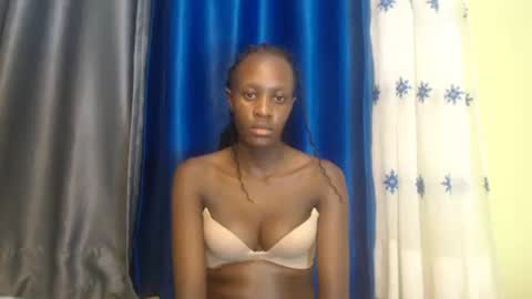 Snapshot of sweet69petyte chatting on 12.17.24 Petite Queen online show from 12.17.24