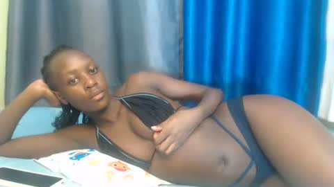 Snapshot of sweet69petyte chatting on 12.23.24 Petite Queen online show from 12.23.24