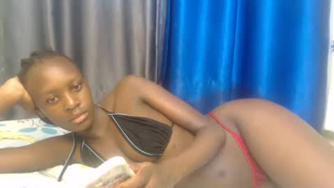 Snapshot of sweet69petyte chatting on 12.27.24 Petite Queen online show from 12.27.24