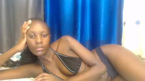 Snapshot of sweet69petyte chatting on 12.28.24 Petite Queen online show from 12.28.24