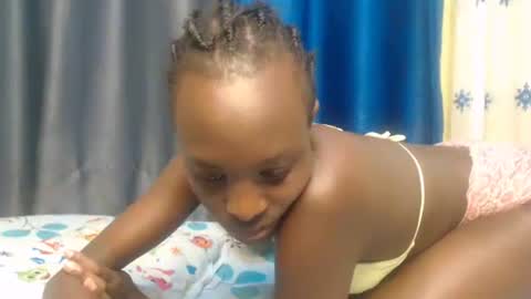 Snapshot of sweet69petyte chatting on 12.30.24 Petite Queen online show from 12.30.24
