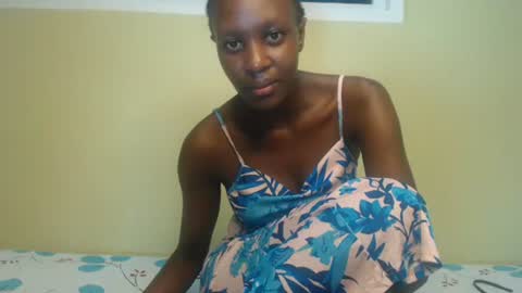 Snapshot of sweet69petyte chatting on 01.08.25 Petite Queen online show from 01.08.25
