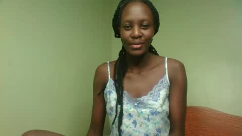 Snapshot of sweet69petyte chatting on 01.16.25 Petite Queen online show from 01.16.25