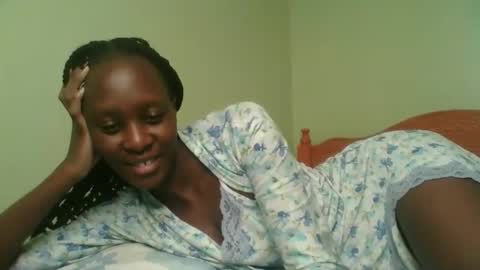 Snapshot of sweet69petyte chatting on 01.17.25 Petite Queen online show from 01.17.25