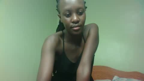 Snapshot of sweet69petyte chatting on 01.17.25 Petite Queen online show from 01.17.25