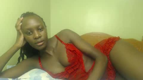 Snapshot of sweet69petyte chatting on 01.25.25 Petite Queen online show from 01.25.25